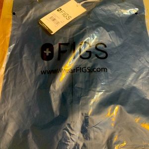 Brand new Deep Reef Rafaela size small figs scrub top, still in packaging